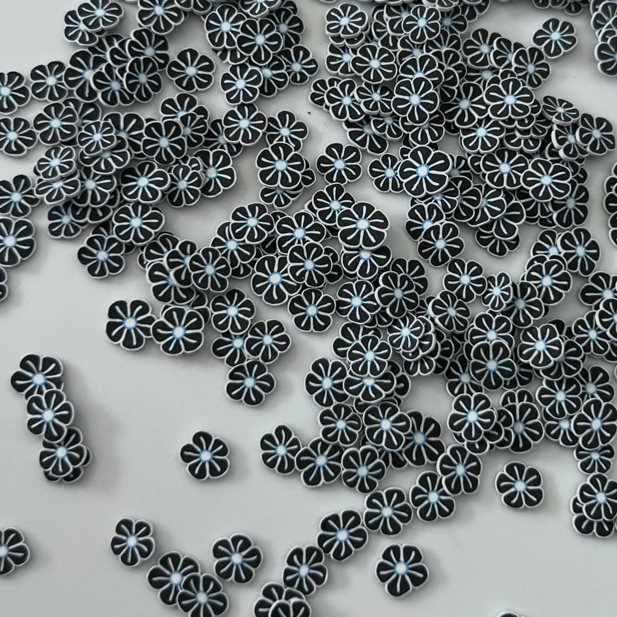 Black/white flowers 2